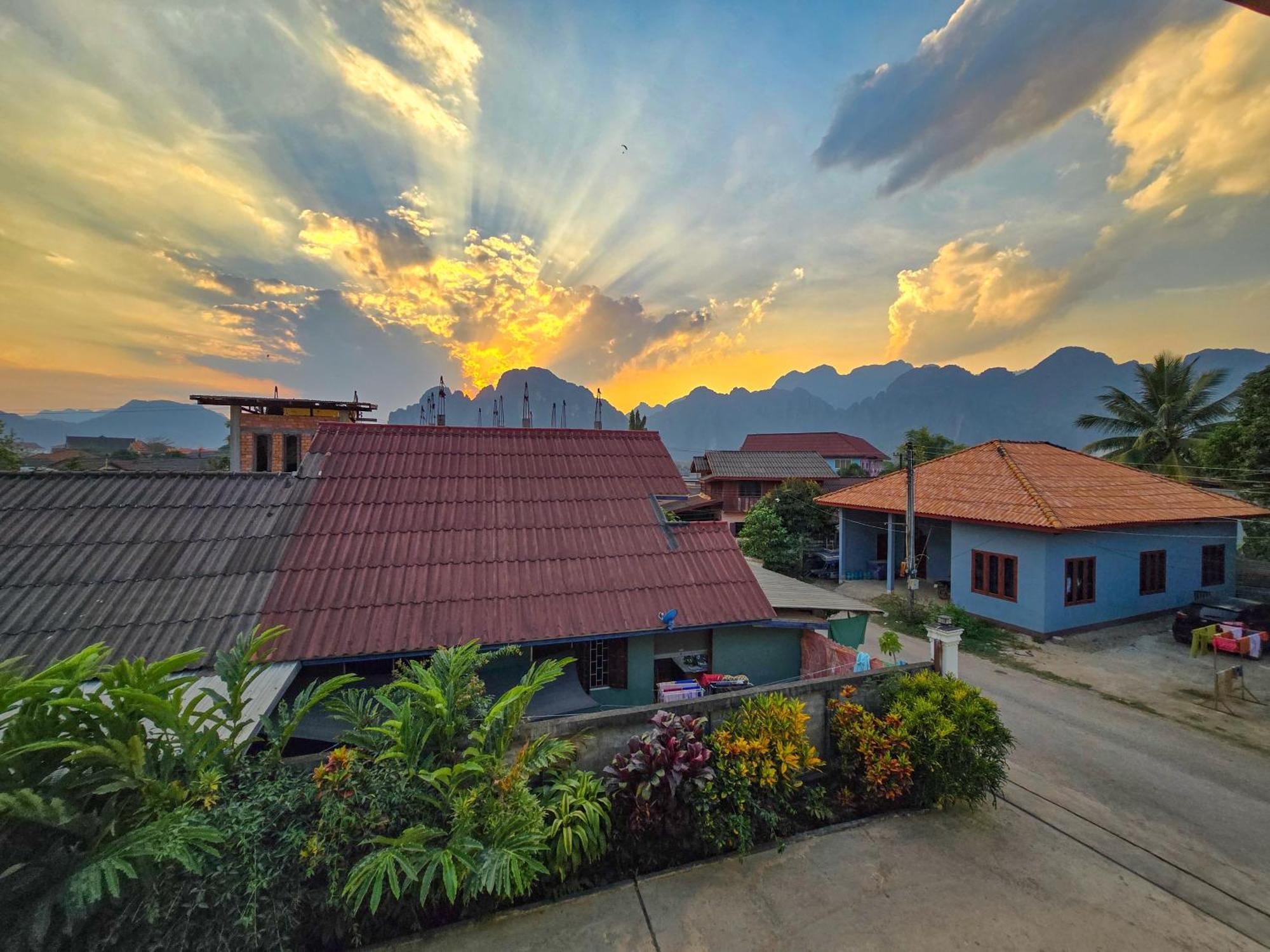 Saphaothong Guesthouse Vang Vieng Exterior foto